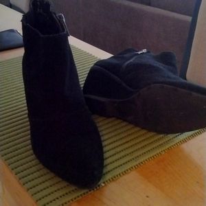 Woman suede boots